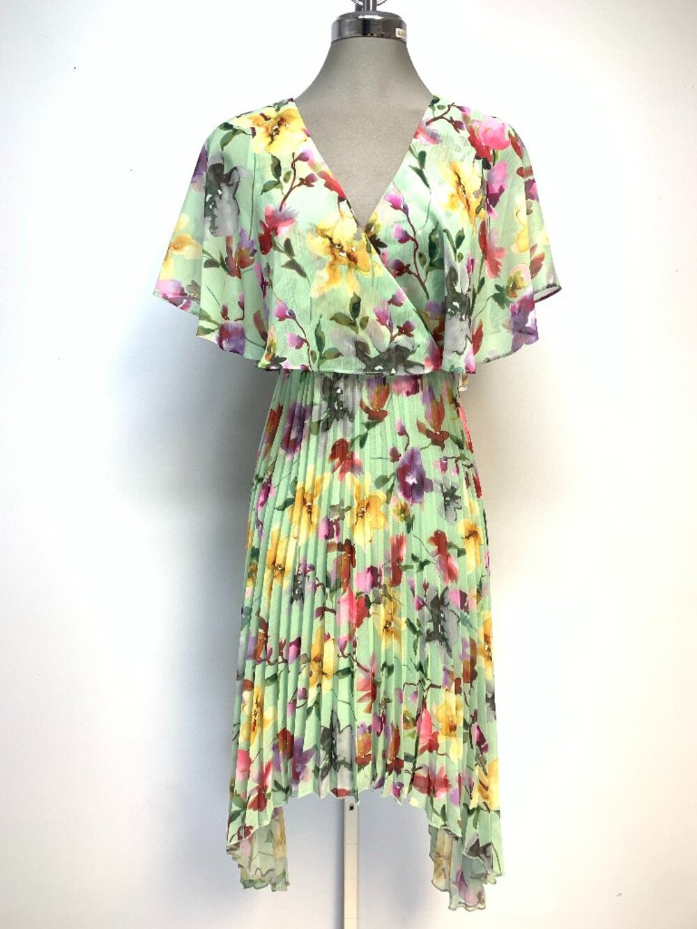 New KENSIE Women's Pleated Asymmetrical Hem Floral Chiffon Dress Size 6,8,10,12